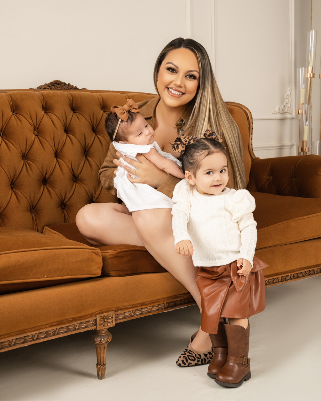 Stephanie, founder of Céliore Petite, with her two daughters Ivory and Céline